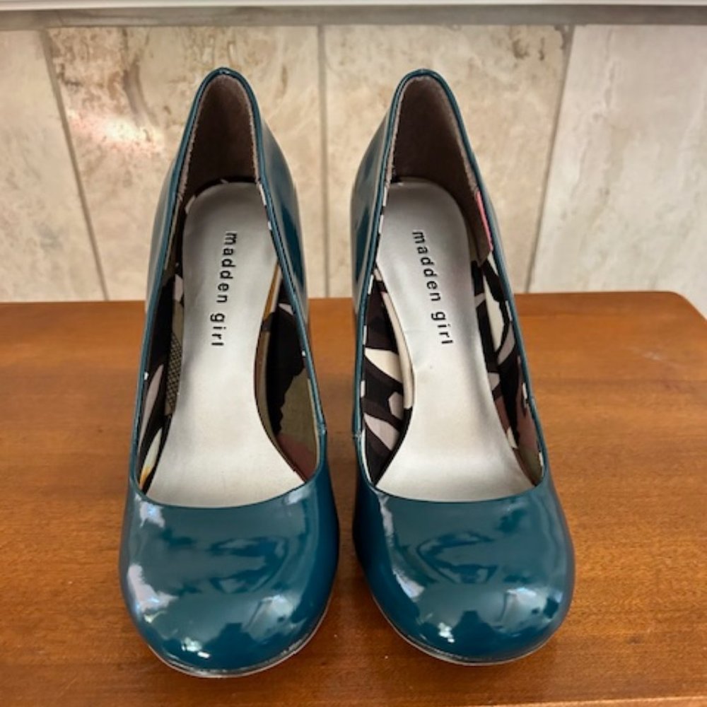 New Never Worn! Madden Girl Sursey Dark Teal Pumps size 8